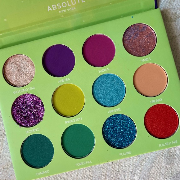 Aurora Dream Eyeshadow Pallet | Absolute New York Makeup | glitter eyeshadow - Picture 4 of 7